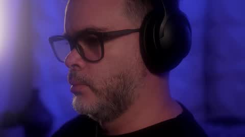 Snapshot of sanders_white chatting on 10/14/25, 04:02 Sanders online show from 10/14/25, 04:02