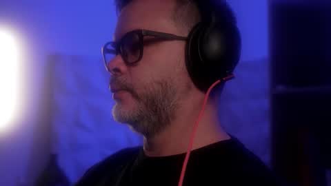 Snapshot of sanders_white chatting on 10/15/25, 03:06 Sanders online show from 10/15/25, 03:06