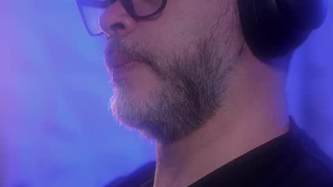 Snapshot of sanders_white chatting on 10/26/25, 03:01 Sanders online show from 10/26/25, 03:01