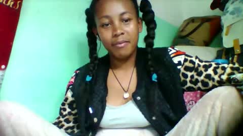 sandra1253099 online show from 09/28/25, 05:51