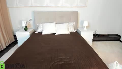 Sandra online show from 10/10/25, 01:15