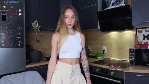 Snapshot of sandra_buika chatting on 03/04/25, 04:41 Sandra Lillys Page online show from 03/04/25, 04:41