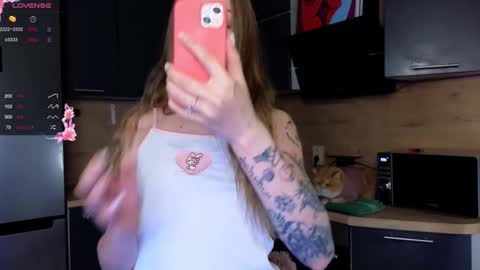 Snapshot of sandra_buika chatting on 09/16/25, 05:47 Sandra Lillys Page online show from 09/16/25, 05:47