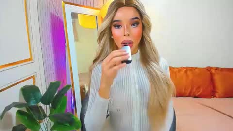 Snapshot of sandra_hornball chatting on 11/30/25, 11:09 Sandra Hornball online show from 11/30/25, 11:09