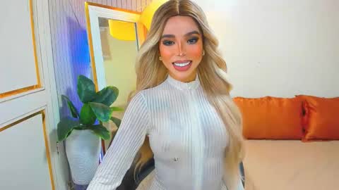 Snapshot of sandra_hornball chatting on 12/17/25, 11:27 Sandra Hornball online show from 12/17/25, 11:27