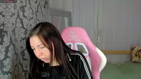 Snapshot of sandra_rosss chatting on 06/18/26, 01:06 Sandra online show from 06/18/26, 01:06