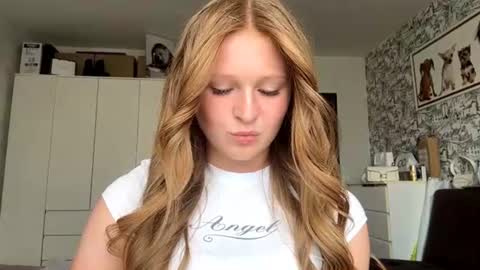 Ellie online show from 08/04/26, 10:07