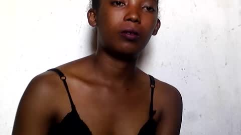 sandrine718 online show from 03/05/26, 07:37