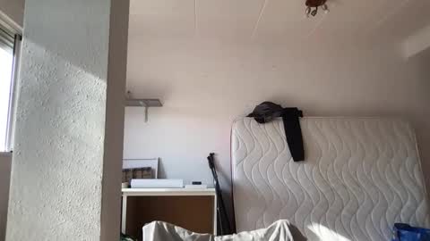 Snapshot of sandropertoni chatting on 10/17/25, 09:01 lucas online show from 10/17/25, 09:01