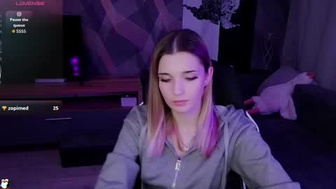 Snapshot of sandy_belle88 chatting on 10/28/25, 07:49 sandy_belle88 online show from 10/28/25, 07:49