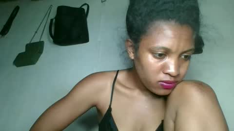 Snapshot of sanelie09 chatting on 11/02/25, 10:23 sanelie09 online show from 11/02/25, 10:23