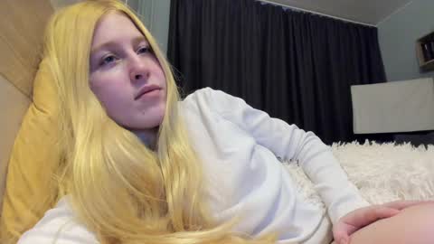 Snapshot of sansarah chatting on 12/20/24, 07:12 Lola online show from 12/20/24, 07:12