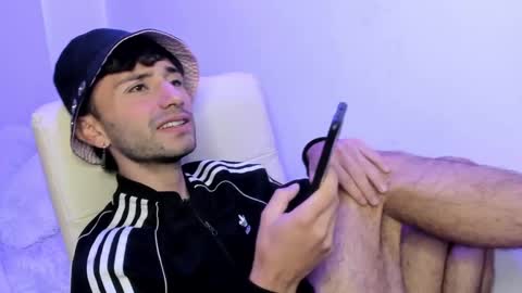 Snapshot of santi_mateo chatting on 01/12/25, 04:08 Santi online show from 01/12/25, 04:08