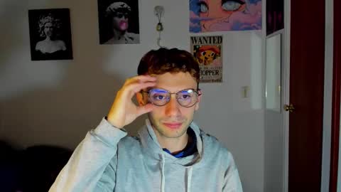 Snapshot of santi_mateo chatting on 10/26/25, 03:56 Santi online show from 10/26/25, 03:56