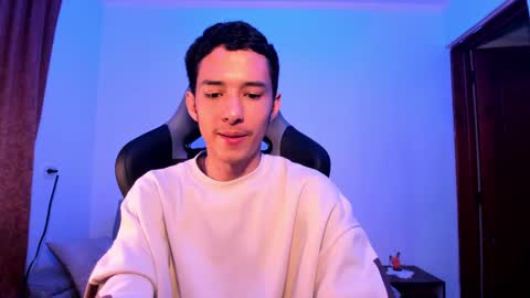 Snapshot of santi_twink19 chatting on 12/06/24, 06:15 santi_twink19 online show from 12/06/24, 06:15