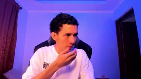 Snapshot of santi_twink19 chatting on 12/07/24, 04:53 santi_twink19 online show from 12/07/24, 04:53