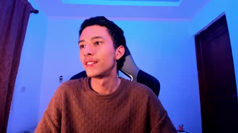 Snapshot of santi_twink19 chatting on 12/10/24, 06:01 santi_twink19 online show from 12/10/24, 06:01