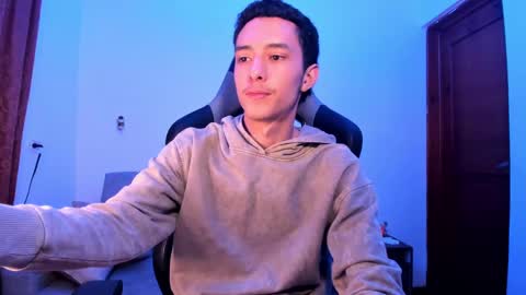 Snapshot of santi_twink19 chatting on 12/11/24, 04:28 santi_twink19 online show from 12/11/24, 04:28