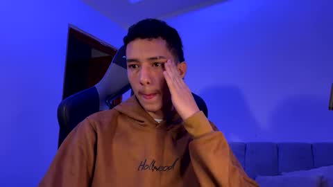 Snapshot of santi_twink19 chatting on 01/06/25, 11:29 santi_twink19 online show from 01/06/25, 11:29