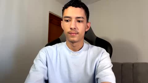 Snapshot of santi_twink19 chatting on 01/07/25, 12:41 santi_twink19 online show from 01/07/25, 12:41