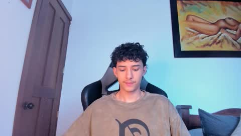 Snapshot of santi_twink19 chatting on 09/27/25, 11:37 santi_twink19 online show from 09/27/25, 11:37