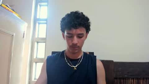 Snapshot of santi_twink19 chatting on 10/06/25, 09:34 santi_twink19 online show from 10/06/25, 09:34