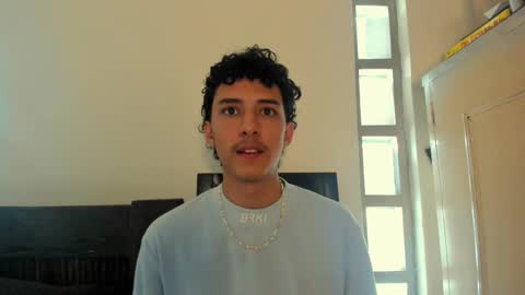 Snapshot of santi_twink19 chatting on 10/07/25, 04:59 santi_twink19 online show from 10/07/25, 04:59