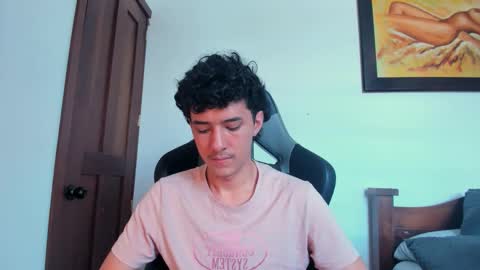 Snapshot of santi_twink19 chatting on 10/23/25, 06:17 santi_twink19 online show from 10/23/25, 06:17