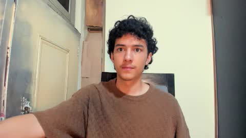 Snapshot of santi_twink19 chatting on 11/13/25, 08:24 santi_twink19 online show from 11/13/25, 08:24