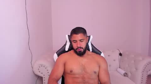 santiago_huntt online show from 02/15/25, 12:33