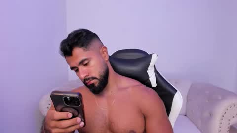 santiago_huntt online show from 02/19/26, 08:27