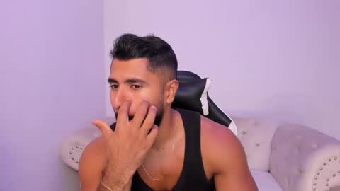 santiago_huntt online show from 02/25/26, 08:18