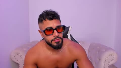 santiago_huntt online show from 03/18/26, 08:56