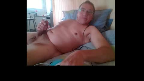 santiago_n online show from 04/22/26, 03:46