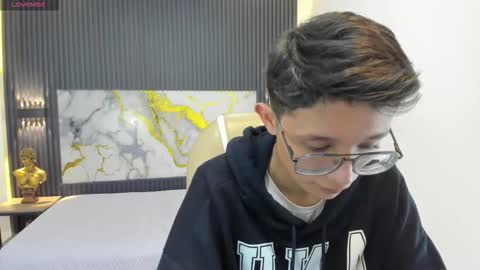 Snapshot of santiago_russo18 chatting on 09/15/25, 01:00 santiago_russo18 online show from 09/15/25, 01:00