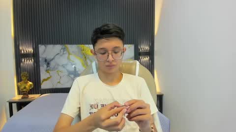 Snapshot of santiago_russo18 chatting on 09/20/25, 01:34 santiago_russo18 online show from 09/20/25, 01:34