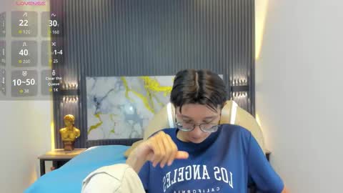 Snapshot of santiago_russo18 chatting on 10/26/25, 12:33 santiago_russo18 online show from 10/26/25, 12:33