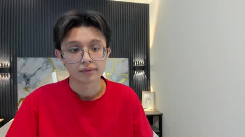 Snapshot of santiago_russo18 chatting on 11/23/25, 02:55 santiago_russo18 online show from 11/23/25, 02:55