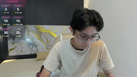 Snapshot of santiago_russo18 chatting on 11/24/25, 02:11 santiago_russo18 online show from 11/24/25, 02:11