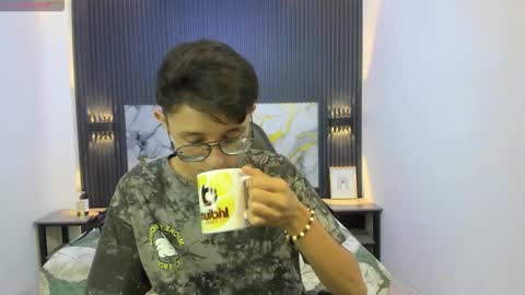 Snapshot of santiago_russo18 chatting on 02/15/26, 08:27 santiago_russo18 online show from 02/15/26, 08:27