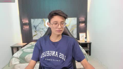 Snapshot of santiago_russo18 chatting on 02/23/26, 07:44 santiago_russo18 online show from 02/23/26, 07:44