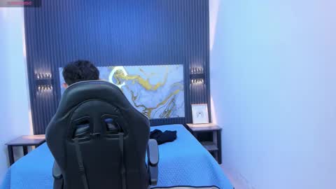 santiago_russo18 online show from 03/03/26, 07:09