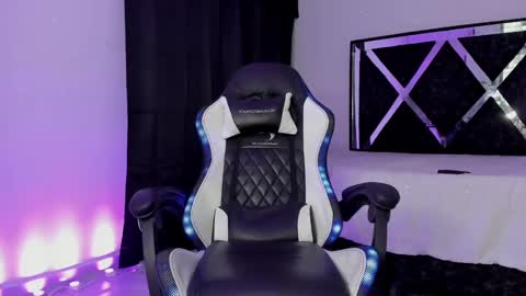 Snapshot of santiagoreyesft chatting on 12/18/24, 09:04 Santi Reyes online show from 12/18/24, 09:04