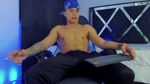 Snapshot of santiagoreyesft chatting on 12/31/24, 01:47 Santi Reyes online show from 12/31/24, 01:47