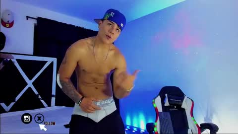 Snapshot of santiagoreyesft chatting on 02/13/25, 02:45 Santi Reyes online show from 02/13/25, 02:45