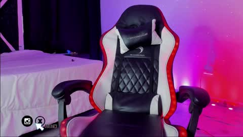 Snapshot of santiagoreyesft chatting on 02/14/25, 04:47 Santi Reyes online show from 02/14/25, 04:47