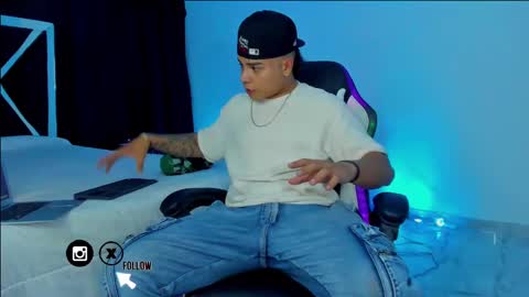 Snapshot of santiagoreyesft chatting on 03/11/25, 08:20 Santi Reyes online show from 03/11/25, 08:20