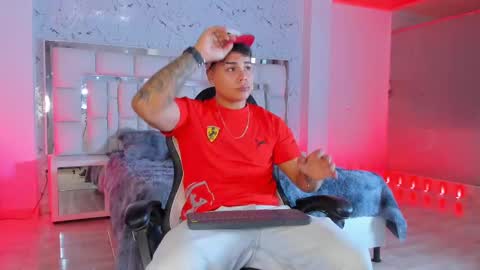 Snapshot of santiagoreyesft chatting on 09/19/25, 04:03 Santi Reyes online show from 09/19/25, 04:03