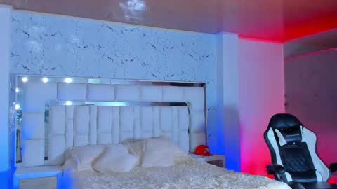 Snapshot of santiagoreyesft chatting on 10/21/25, 11:27 Santi Reyes online show from 10/21/25, 11:27