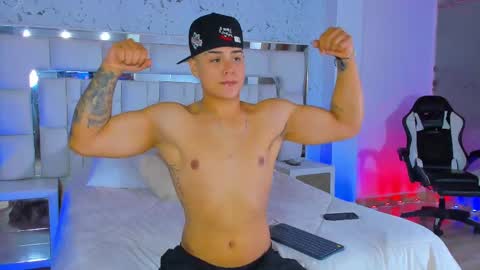 Snapshot of santiagoreyesft chatting on 11/07/25, 01:49 Santi Reyes online show from 11/07/25, 01:49